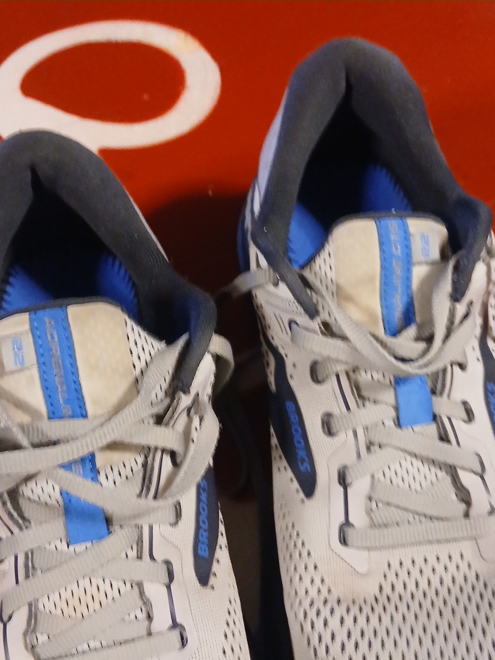 Mens Size 12 Brooks Adrenaline Gts 22 Running Shoes - Picture 4 of 9